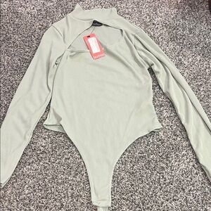 NWT Boohoo Sage Green Long Sleeve Bodysuit